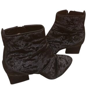 Jimmy Choo Made in Italy Women’s Black Velvet Zip Up Fashion Booties Sz-37.5